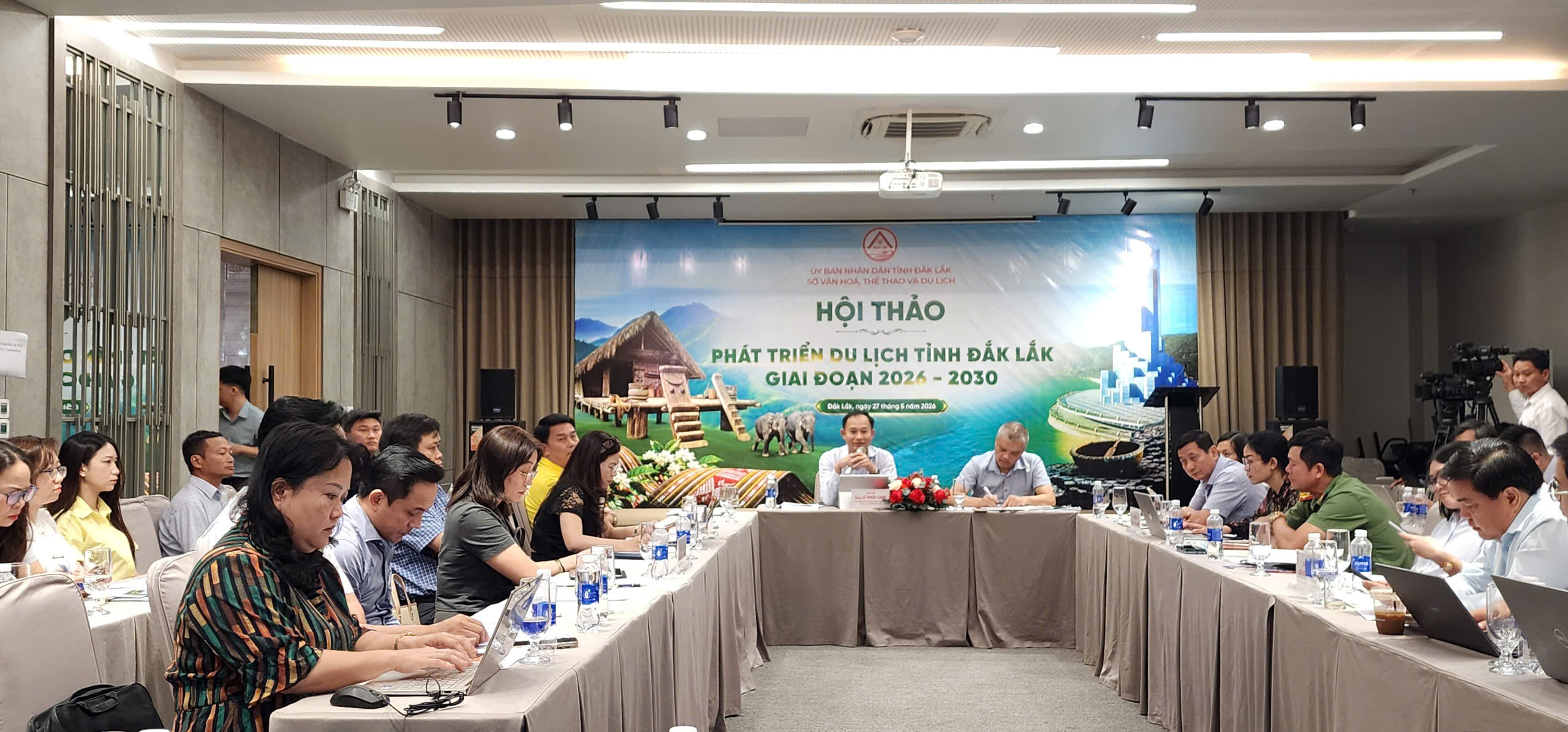Các đại biểu tham dự hội thảo